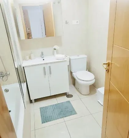 Beautiful Bedroom With Private Bathroom Μαρμπέλλα