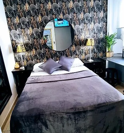 Beautiful Bedroom With Private Bathroom Homestay Marbella