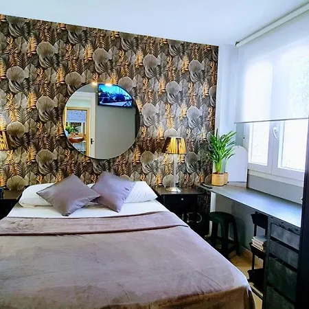 Beautiful Bedroom With Private Bathroom *