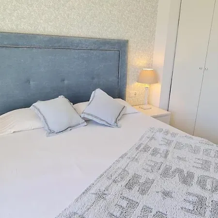Beautiful Bedroom With Private Bathroom Homestay Marbella